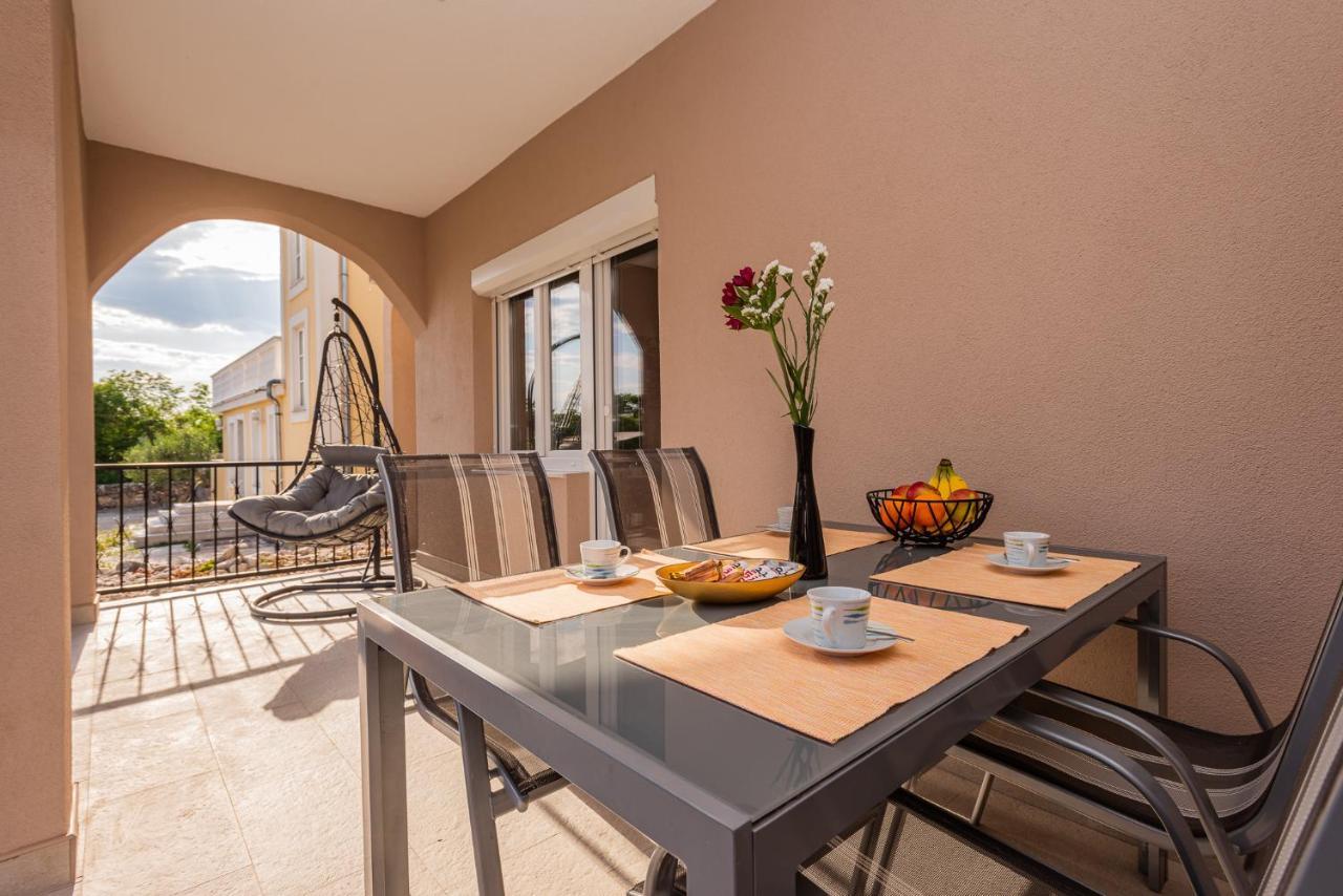 Apartments Dino Malinska Ngoại thất bức ảnh