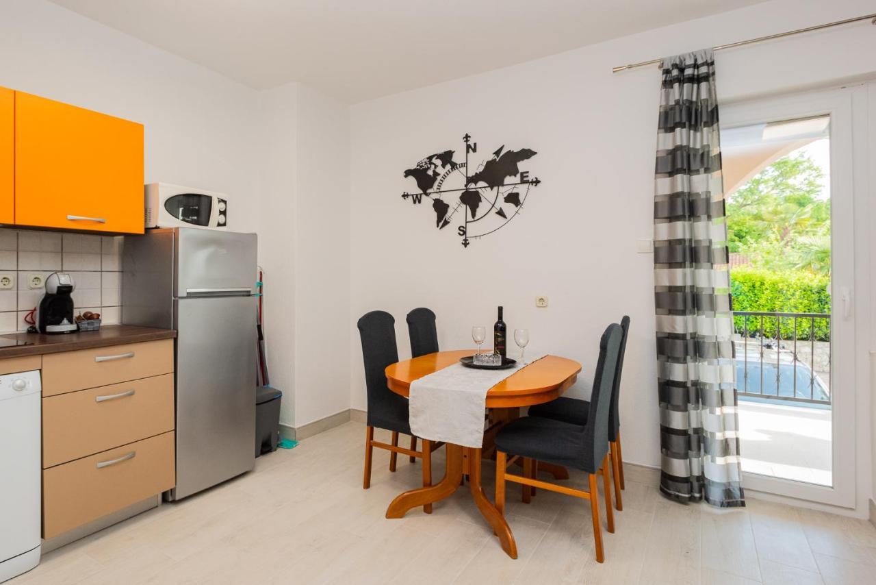 Apartments Dino Malinska Ngoại thất bức ảnh