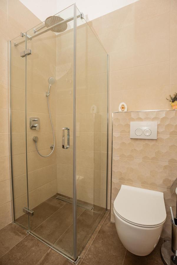 Apartments Dino Malinska Ngoại thất bức ảnh