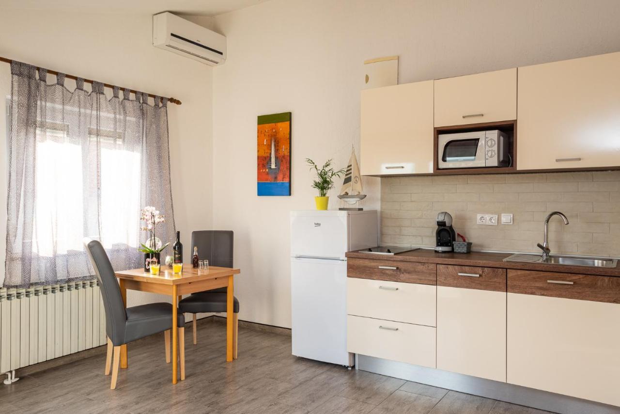 Apartments Dino Malinska Ngoại thất bức ảnh