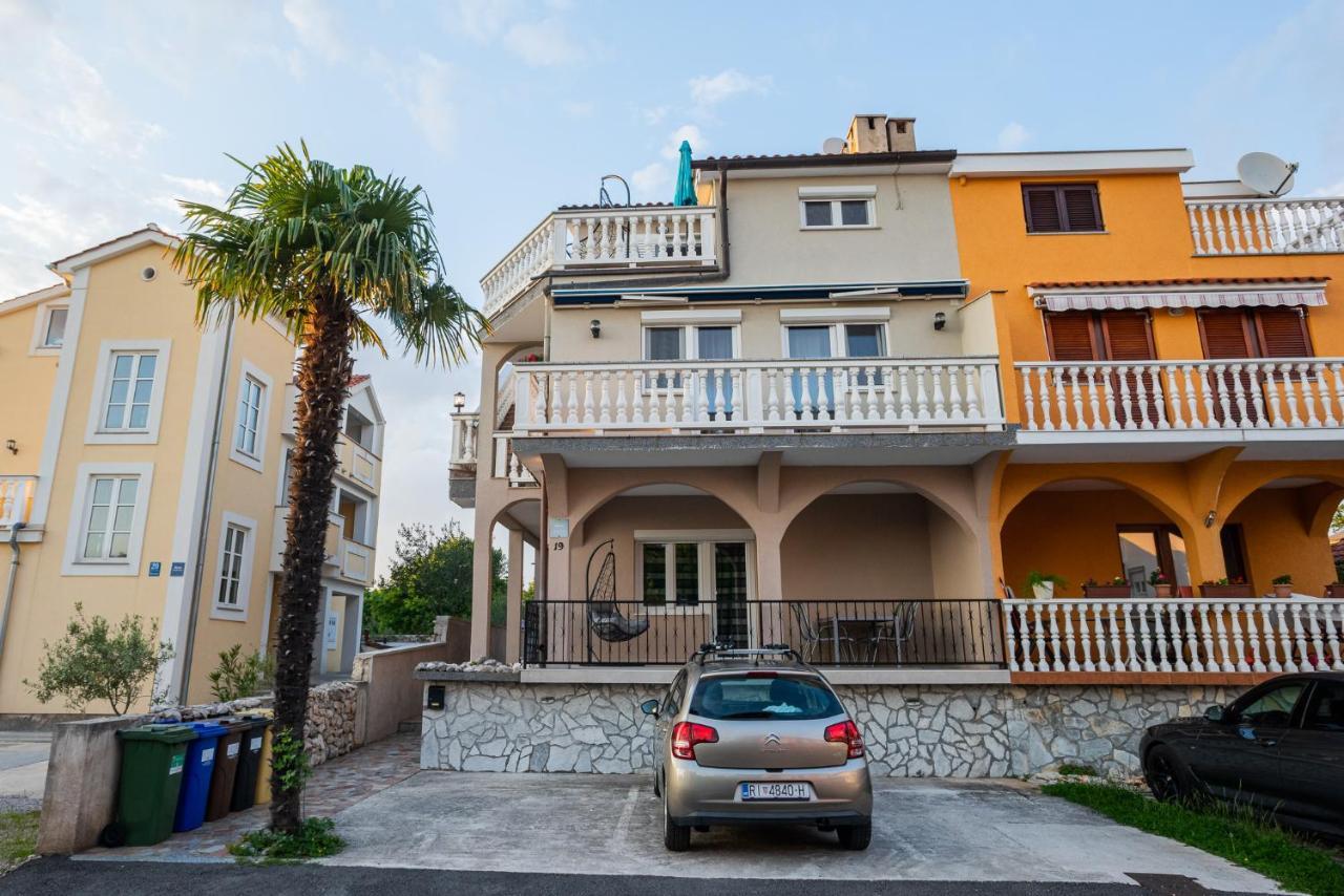 Apartments Dino Malinska Ngoại thất bức ảnh